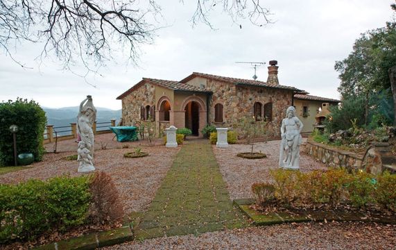 Villa dans Montecatini Val di Cecina