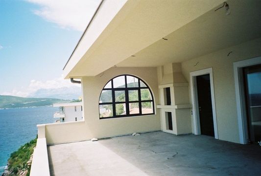 Maison individuelle dans Rijeka Reževići
