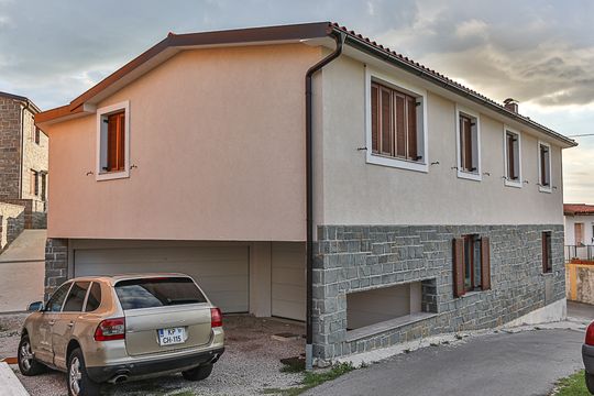 House dans Zgornje Škofije