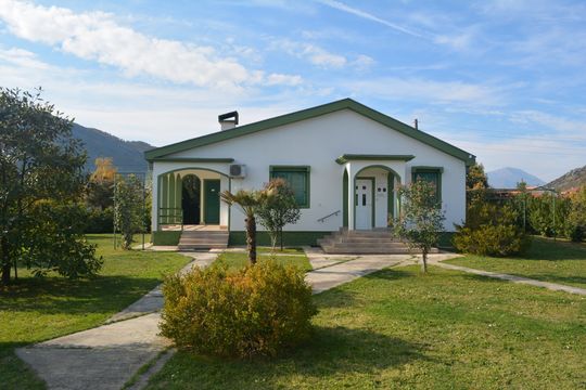 House dans Podgorica (Titograd)