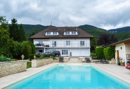 Villa dans Divonne-les-Bains