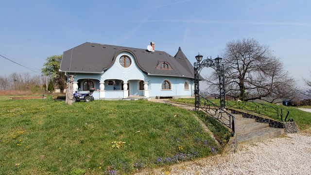 Villa dans Sarmellek