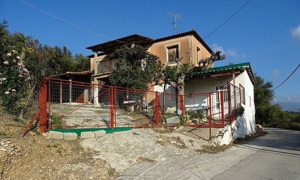 House dans Achaea