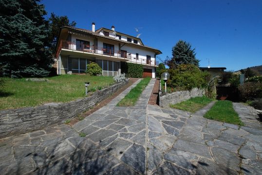 Villa dans Massino Visconti